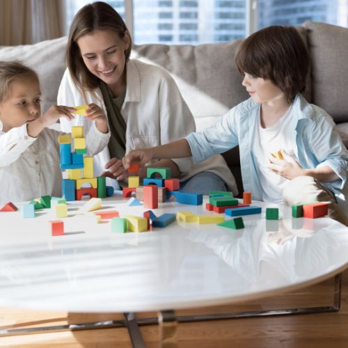 Nounou, baby-sitter ou assistante maternelle : quelles différences pour la garde d&rsquo;enfants ?